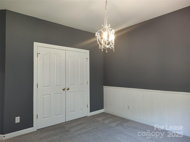 Building Photo - 9009 Hammersley Dr