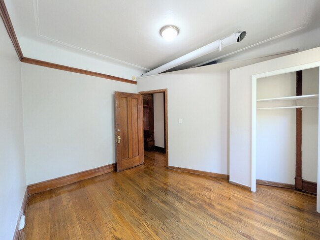 Building Photo - 4943 N Winthrop Ave