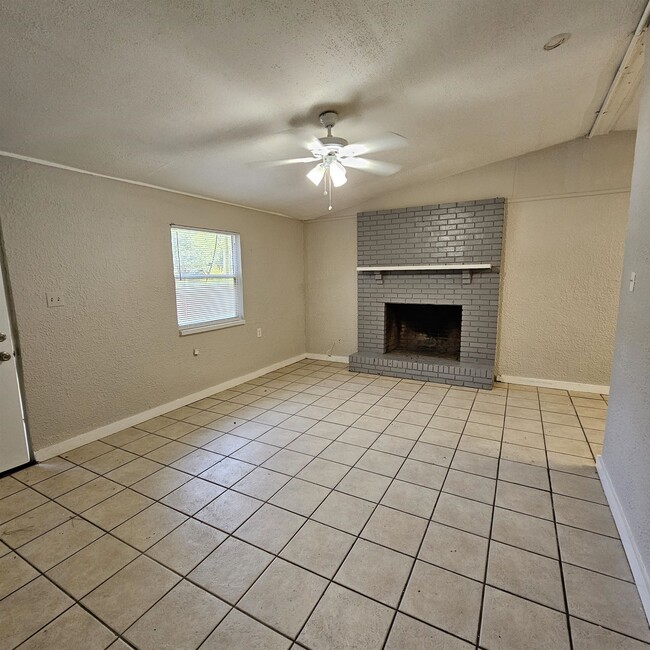 Building Photo - 1516 Majestic Ave