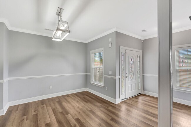 Building Photo - Spacious 4-Bedroom Charleston Home Loaded ...