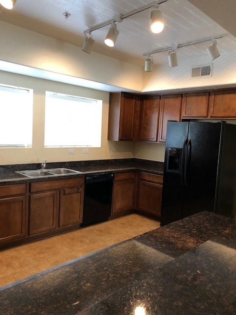 KITCHEN - 2150 W Alameda Rd