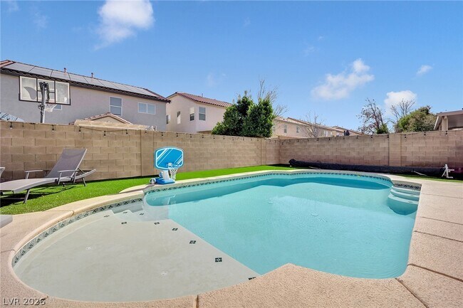 Building Photo - 11142 Romola St