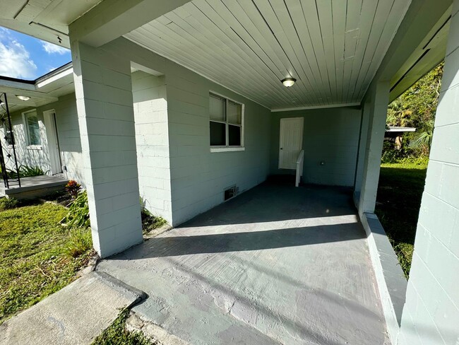 Building Photo - Home for Rent - ** Renovated** 3/2 Single ...