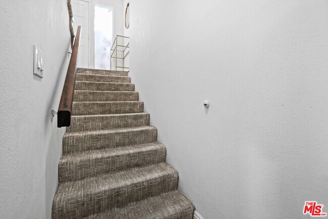 Building Photo - 5245 Coldwater Canyon Ave