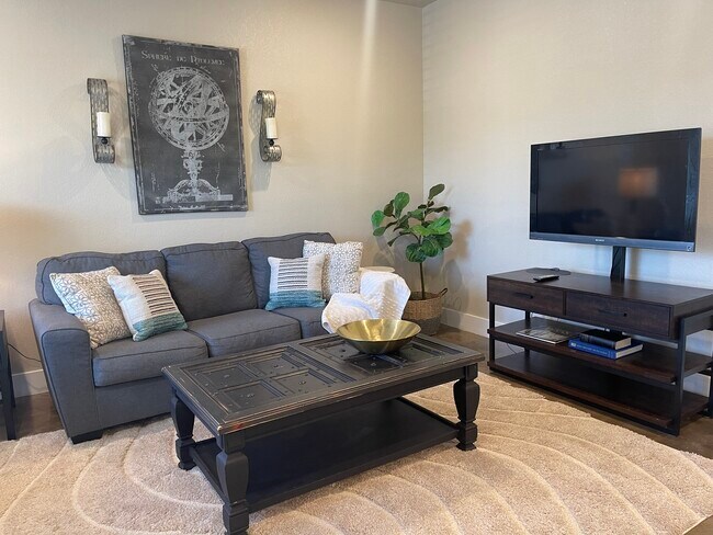 Building Photo - 3301 Belmont Dr