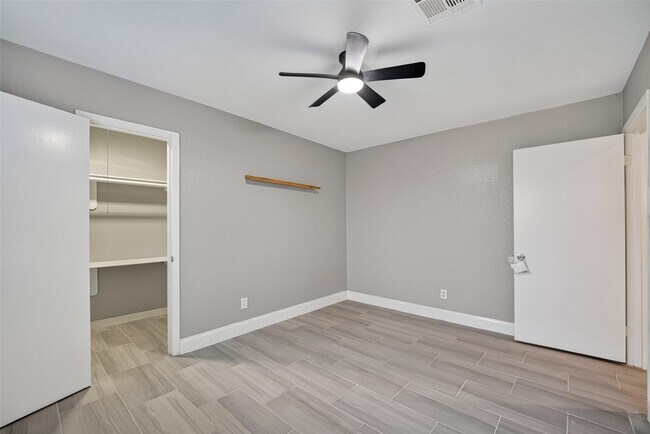 Building Photo - 7607 Tanager St