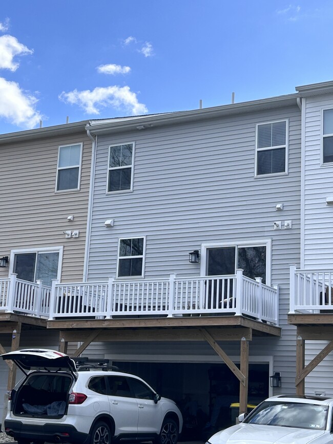 Building Photo - 4985 Franklin Cir
