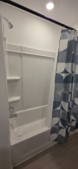 Building Photo - 115 Kings Row Ln