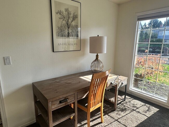 Building Photo - Argay Terrace Day Ranch with Views!