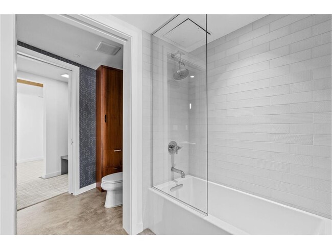 Building Photo - 404 N Washington Ave