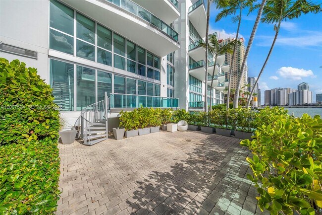 Building Photo - 1331 Brickell Bay Dr