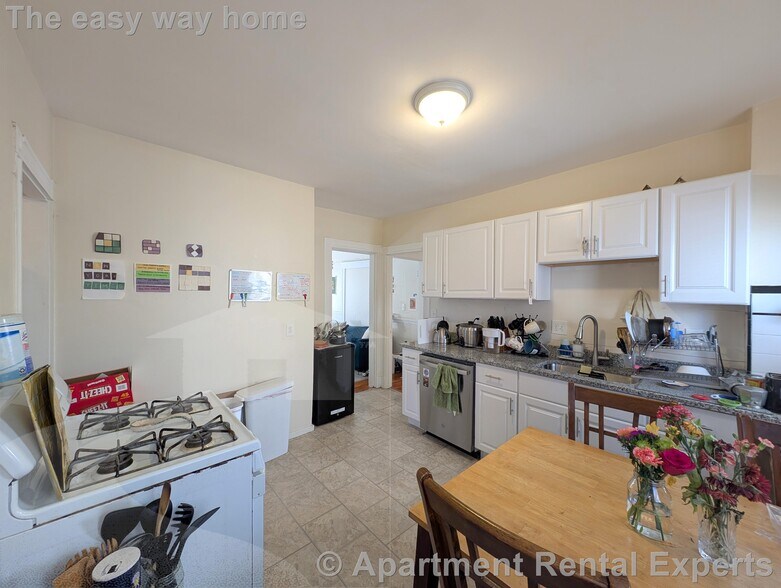 Building Photo - 300 Boston Ave