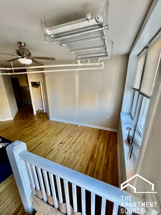 Building Photo - 4265 W Addison St