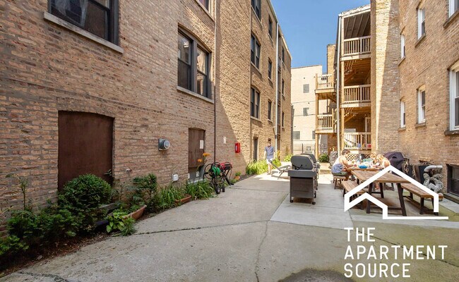 Building Photo - 1152 W Cornelia Ave