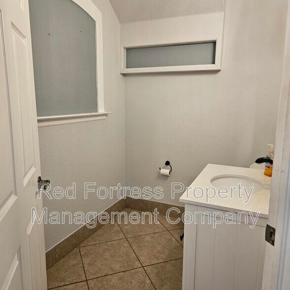 Building Photo - 4022 Cherrybrook Loop