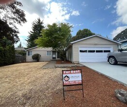 Building Photo - Single Level House-S Salem. Ready to Move in!!!