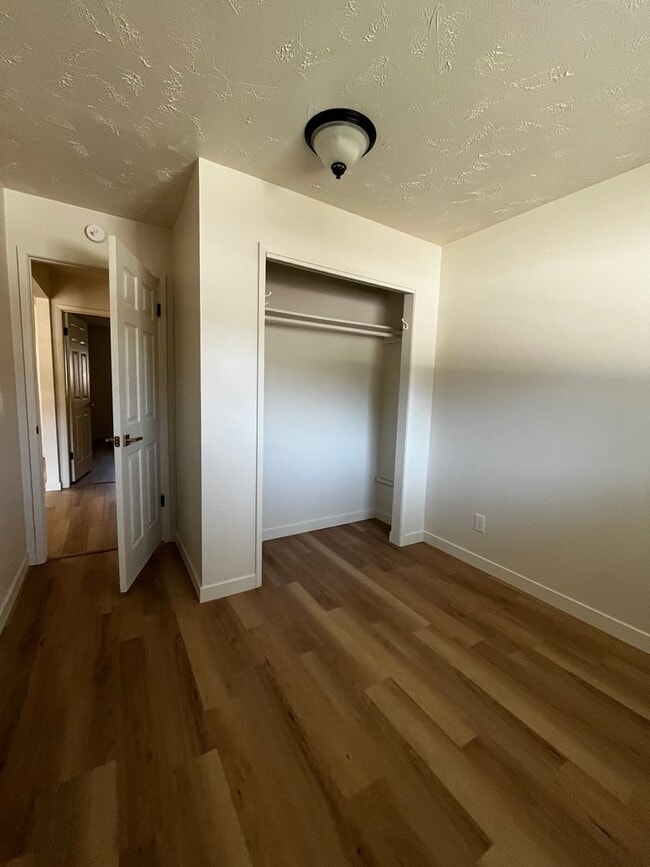 Building Photo - MAI516/518- Duplex