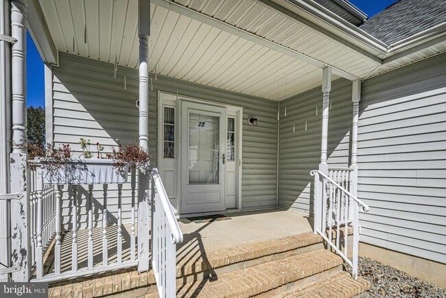 Building Photo - 27 Richards Rd