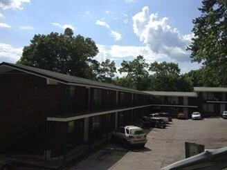 Building Photo - 203 Valley View Dr