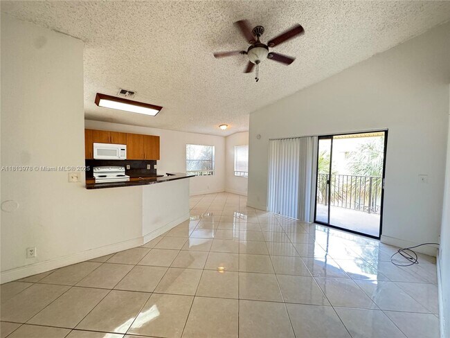 Building Photo - 9999 Summerbreeze Dr