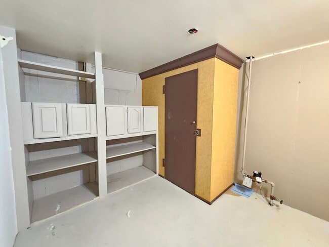 Building Photo - $1,700 - 2 Bed / 1 Bath Charming Rancher H...