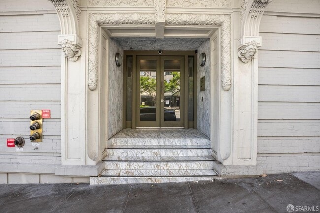 Building Photo - 901 Bush St