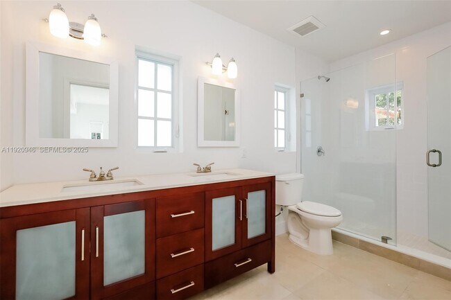 Building Photo - 1916 Ferdinand St