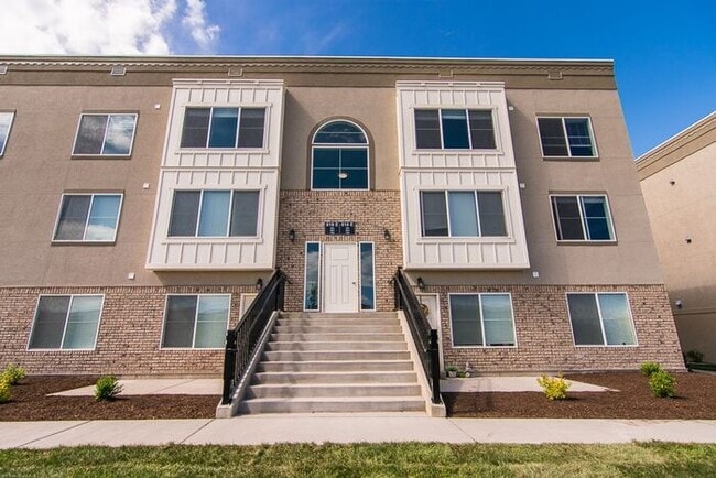 Primary Photo - Lovely 2-Bedroom Condo in Easton Park