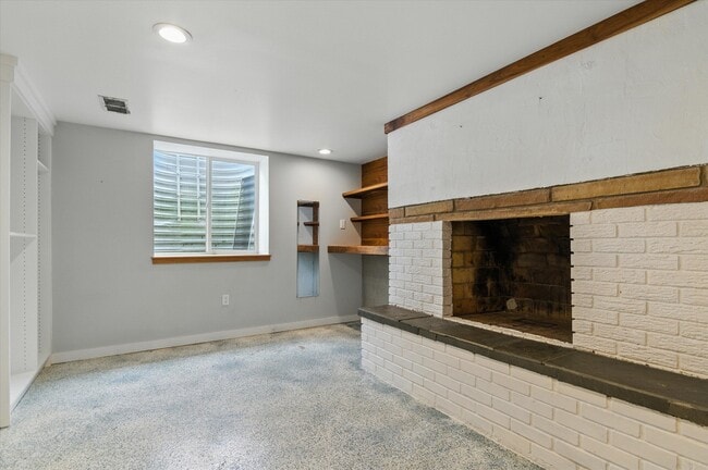 Building Photo - 712 Collegewood St