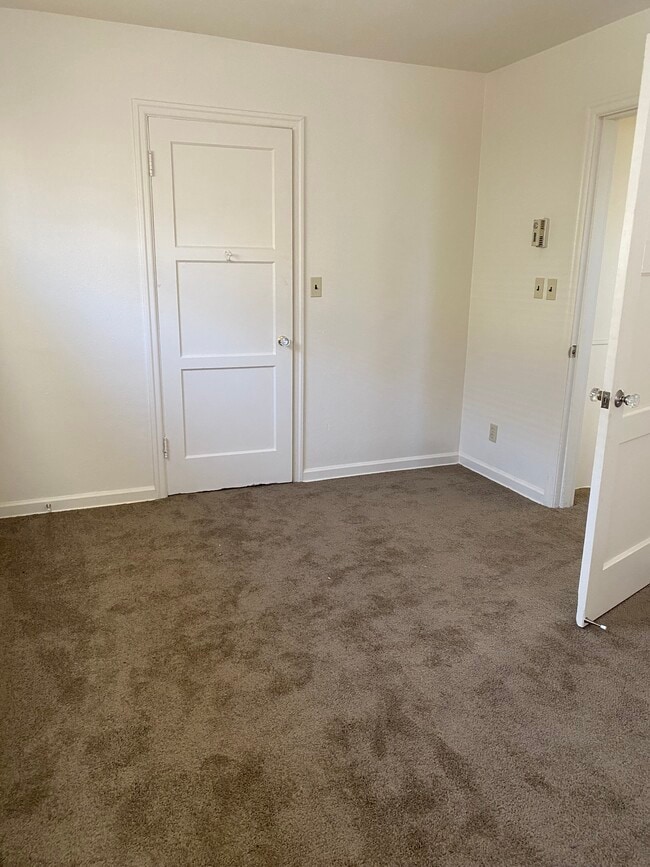 Building Photo - 1415 18th St NE