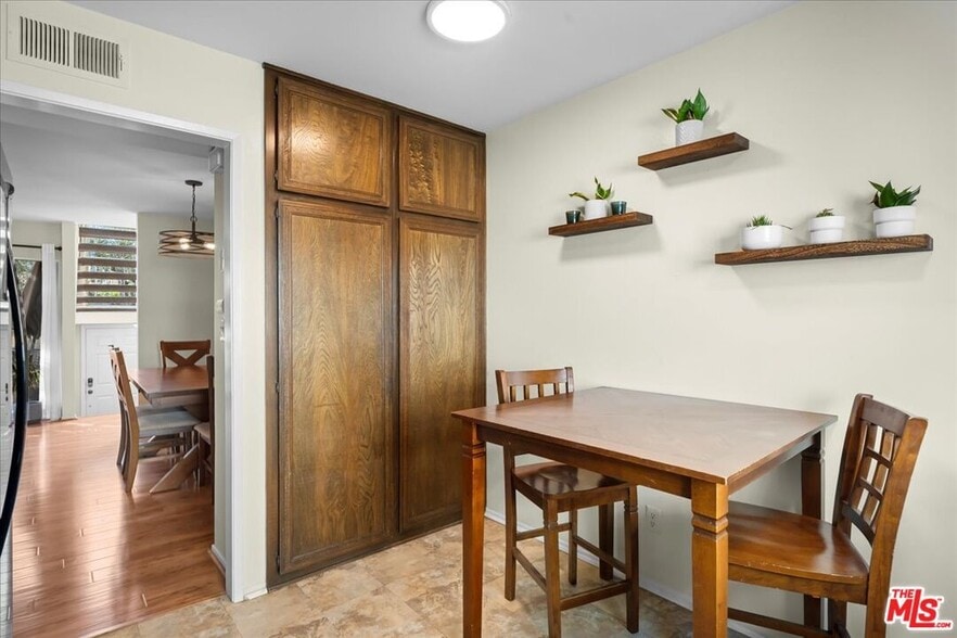 Building Photo - 5267 Coldwater Canyon Ave