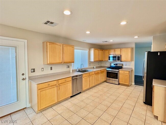 Building Photo - 1232 Swanbrooke Dr