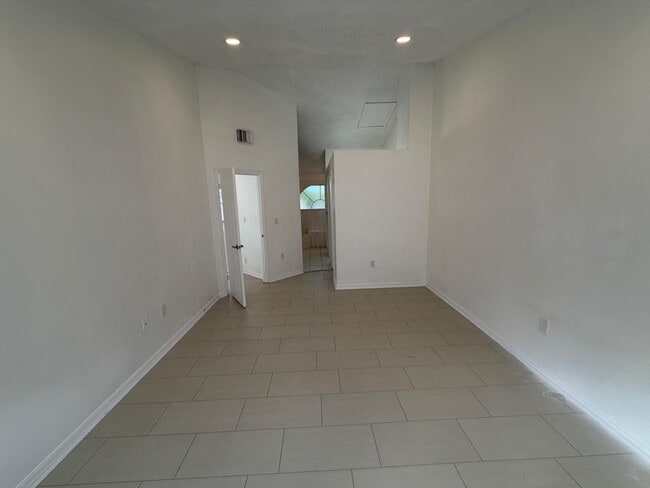 Building Photo - 3780 Amalfi Dr
