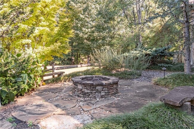 Building Photo - 310 Bent Grass Dr