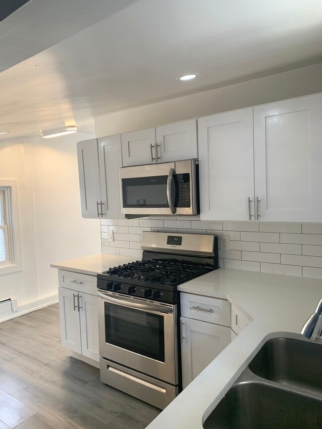 Building Photo - 2208 N Lorel Ave
