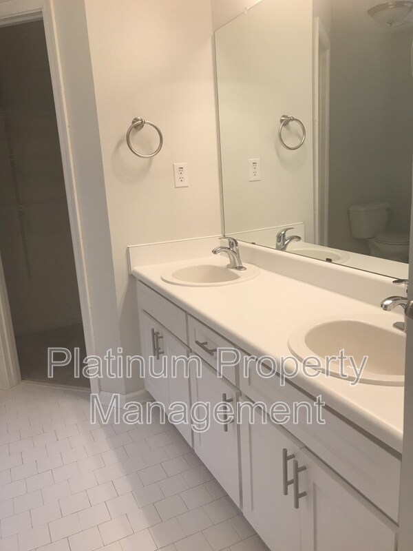 Building Photo - 1020 Twin Brook Ct NW