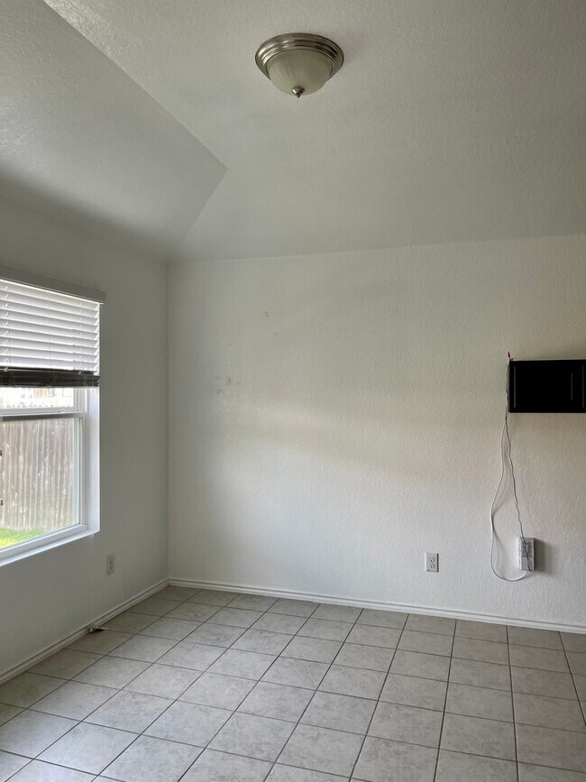 Building Photo - 1600 Nolte Farms Dr