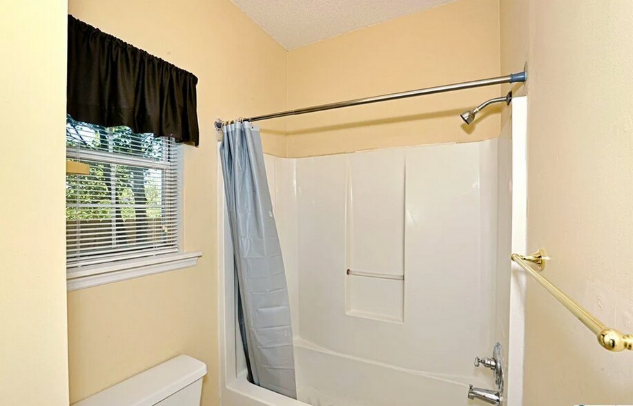Building Photo - 111 Bentworth Ln