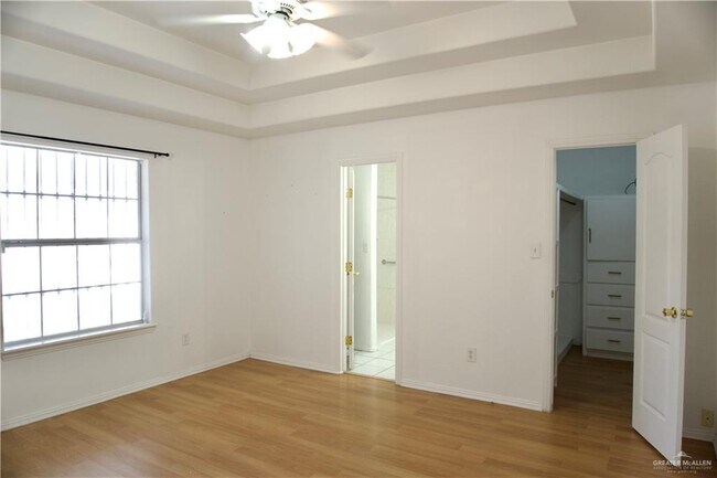 Building Photo - 3600 Cedar Ave