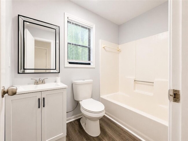 Building Photo - 4798 Kings Crossing Dr NE