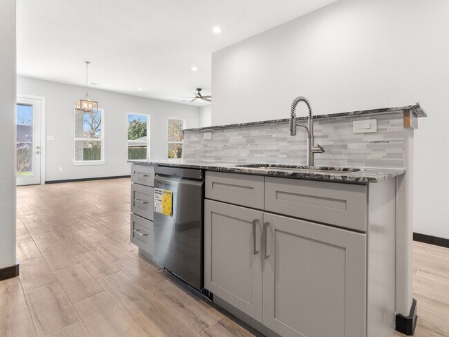 Building Photo - 209 Silverleaf Rd