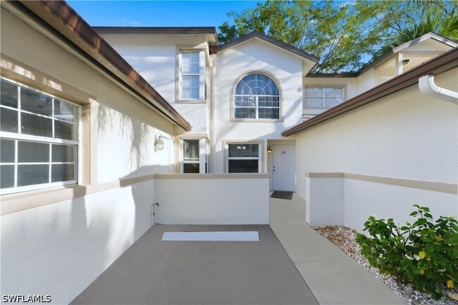 Building Photo - 9570 Crescent Garden Dr