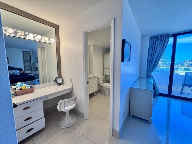 Building Photo - 2201 S Ocean Dr