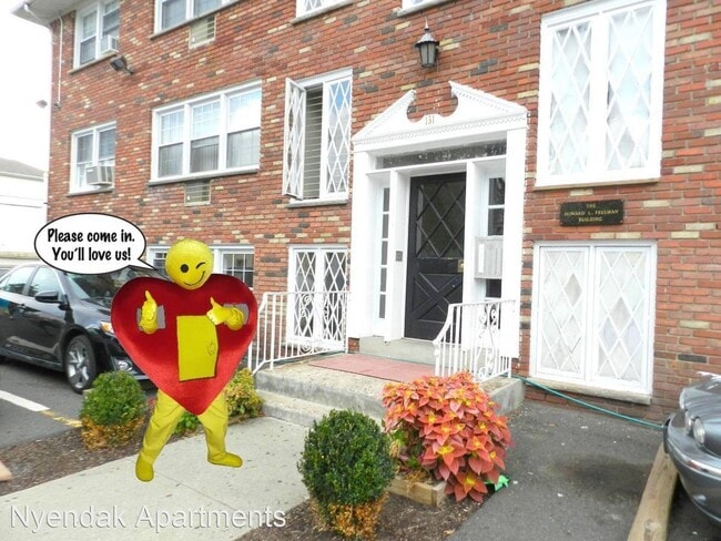 Primary Photo - 151 Lincoln Ave