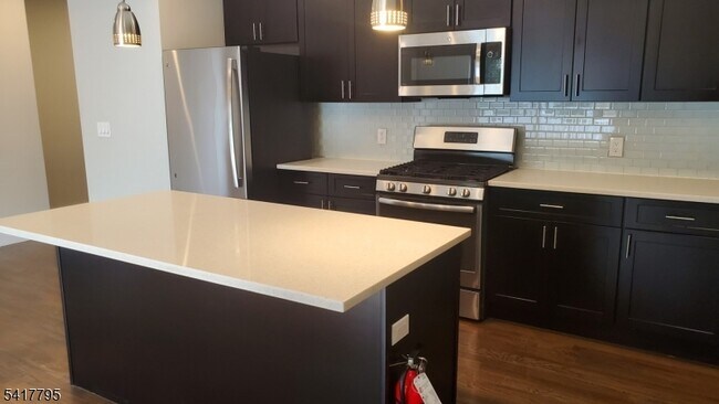 Building Photo - 59 Willet St