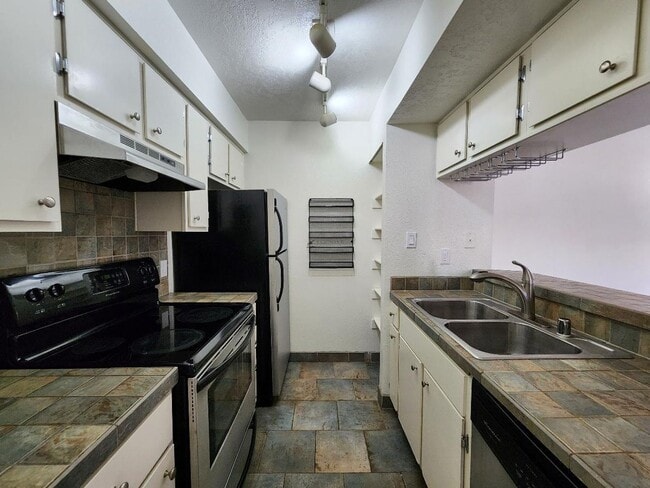 Building Photo - 941 Calle Mejia