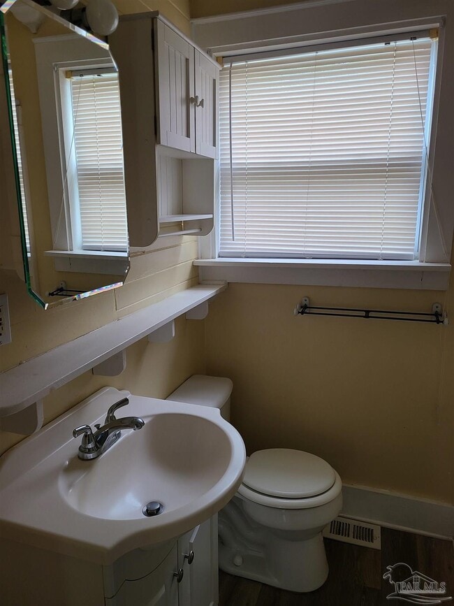 Building Photo - 512 E De Soto St