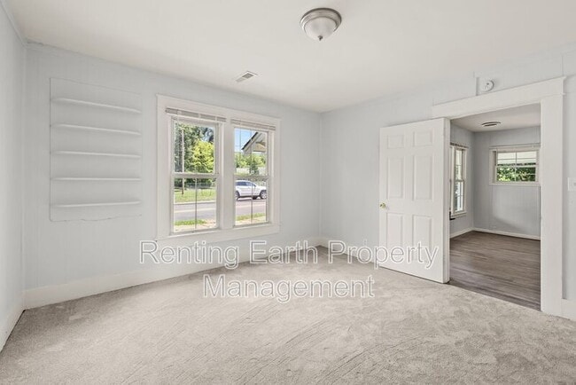 Building Photo - 306 83rd St S