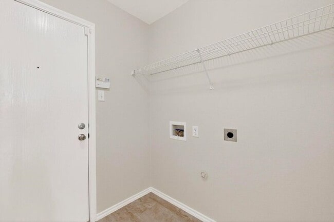 Building Photo - 12829 Pearson Dr