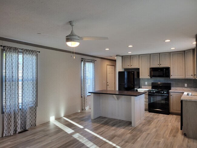 Building Photo - 11320 Greenfield Dr